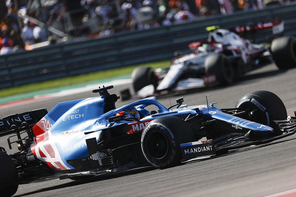 Alonso: FIA-stewards moeten regels handhaven zoals in het voetbal