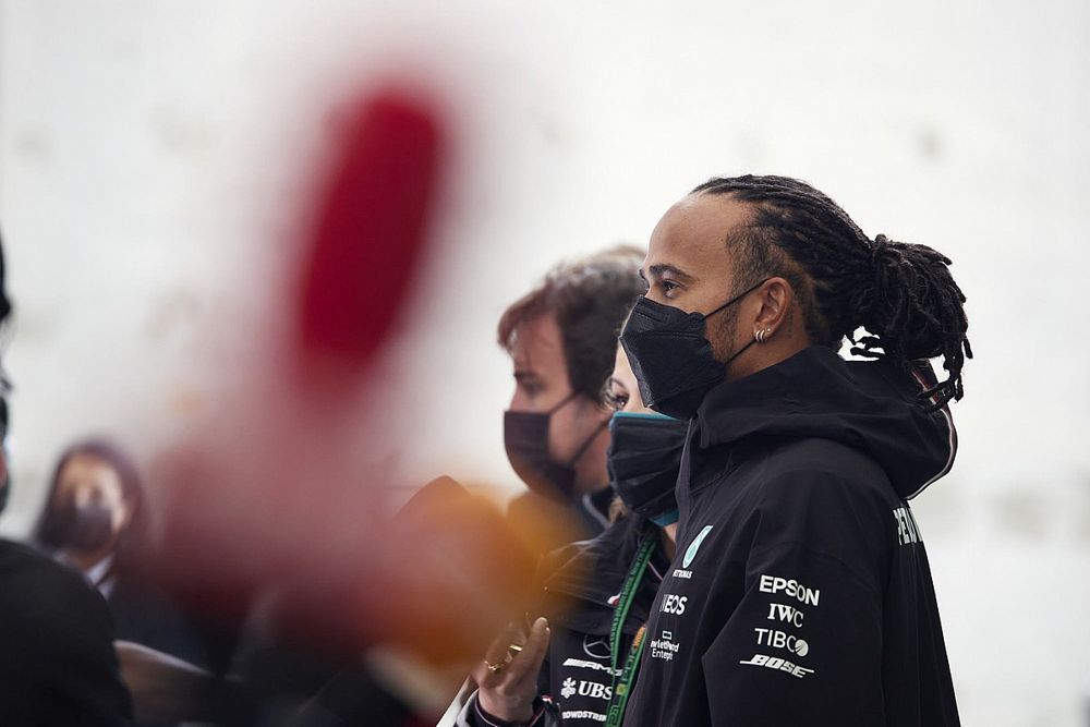 Почему Mercedes стали медленнее Red Bull? Хэмилтон дал ответ