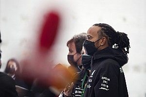 Почему Mercedes стали медленнее Red Bull? Хэмилтон дал ответ