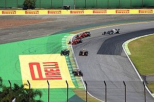 Carlos Sainz pide a la FIA escapatorias de grava