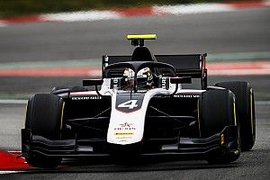 De Vries cierra en cabeza el test de la F2 en Barcelona