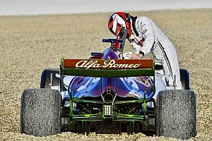 GALERI: Raikkonen melintir dengan Alfa C38