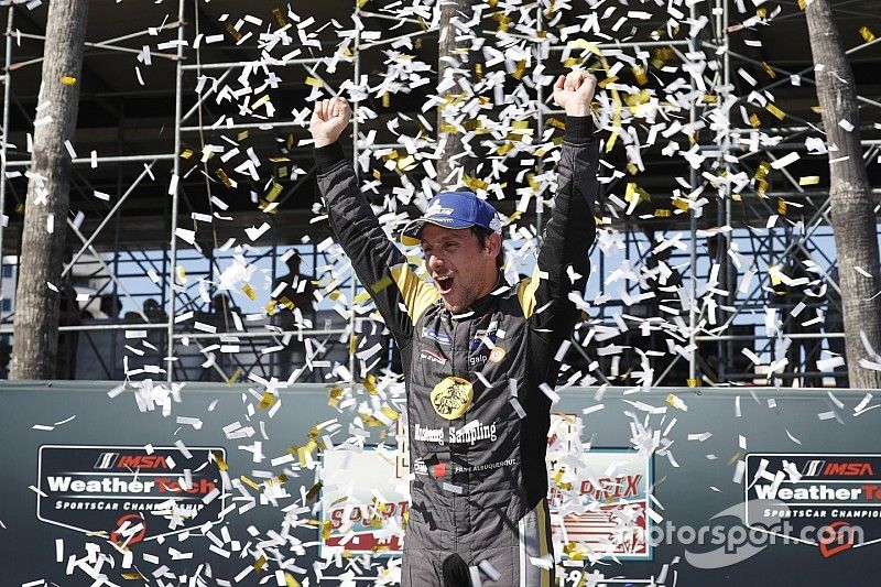 Racewinnaar #5 Mustang Sampling Racing Cadillac DPi, DPi: Filipe Albuquerque