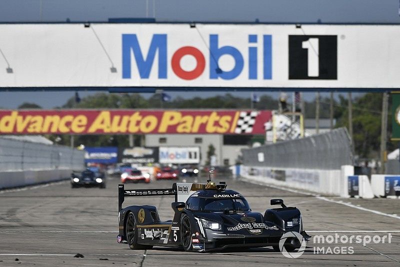 #5 Mustang Sampling Racing Cadillac DPi, DPi: Joao Barbosa, Filipe Albuquerque, Brendon Hartley