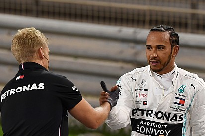 Hamilton egy Muay Thai edzésen: videó