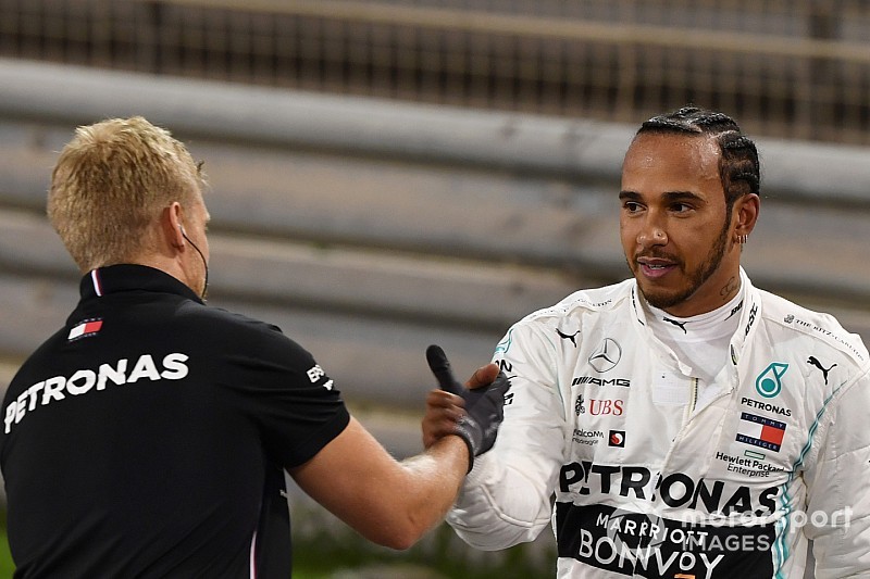 Hamilton egy Muay Thai edzésen: videó