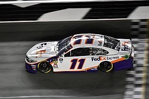 Hamlin sobrevive ao caos e conquista 500 Milhas de Daytona