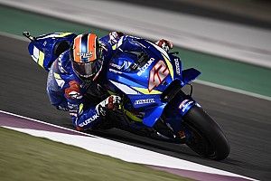 Rins: “Dovizioso jugó conmigo”