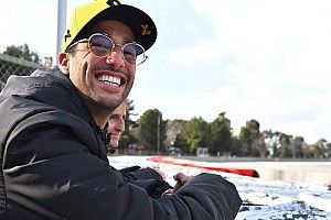 Риккардо об авариях Гасли: Я хоть экономил Red Bull деньги