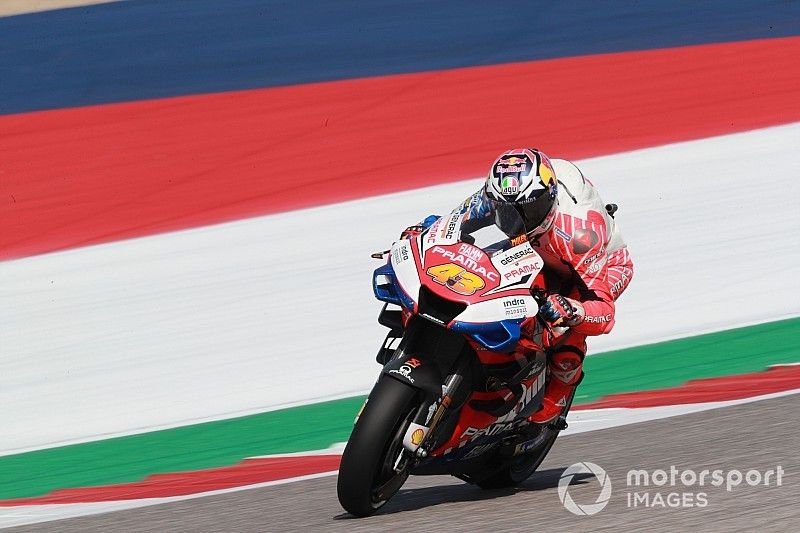 Bien parti, Miller prend le temps d'observer Márquez