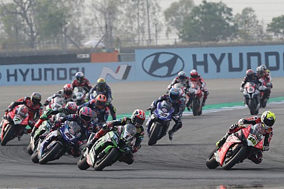 El agitado inicio del Superbike