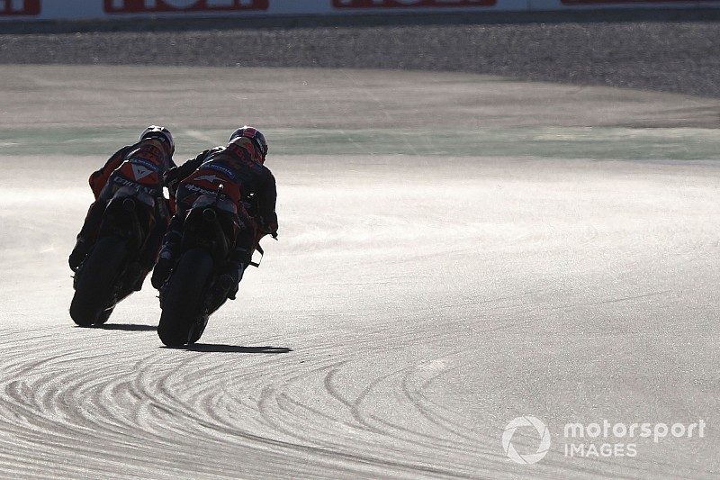 Espargaro nem tud segíteni a csapattársának