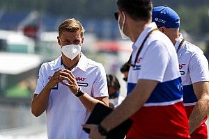 Schumacher, sezon başından beri "yamuk" koltukta oturuyormuş