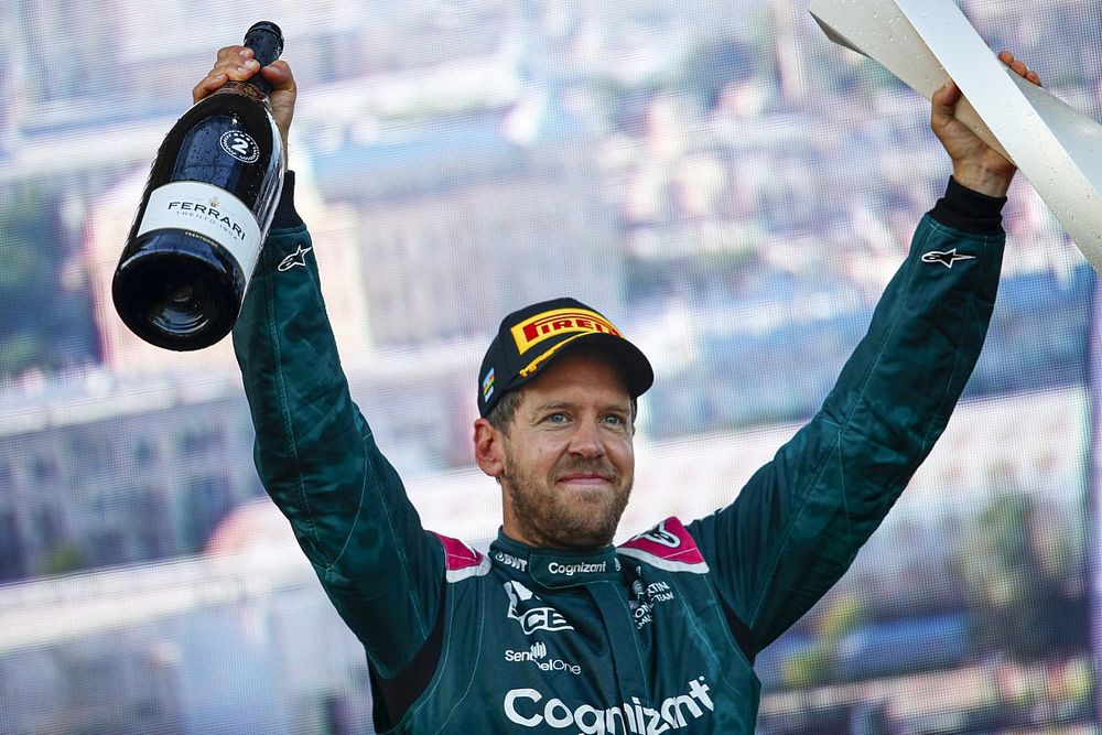 Sebastian Vettel, Aston Martin, 2e positie, op het podium