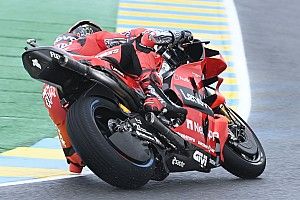 Salah Pilih Ban, Bagnaia Start P16