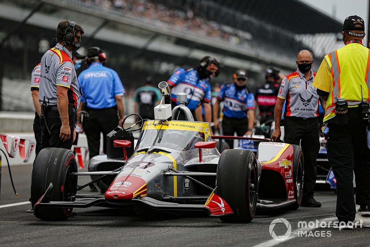 „Ő egy komplett pszichopata!” – Daly az Indy 500 utolsó edzésén akadt ki Ferruccira (videóval)