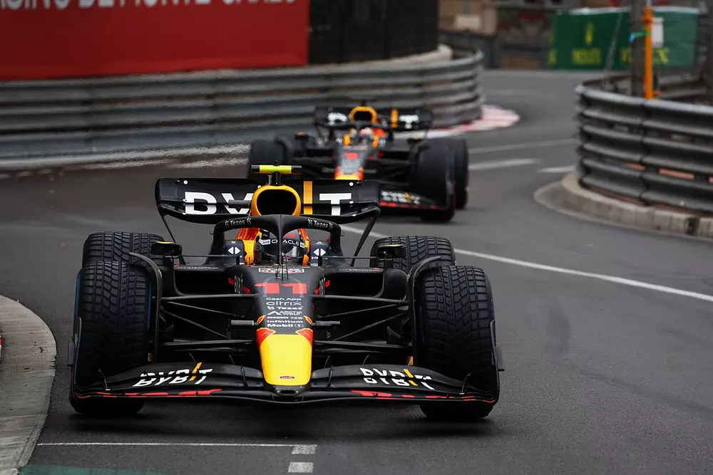 Sergio Perez, Red Bull Racing RB18, Max Verstappen, Red Bull Racing RB18