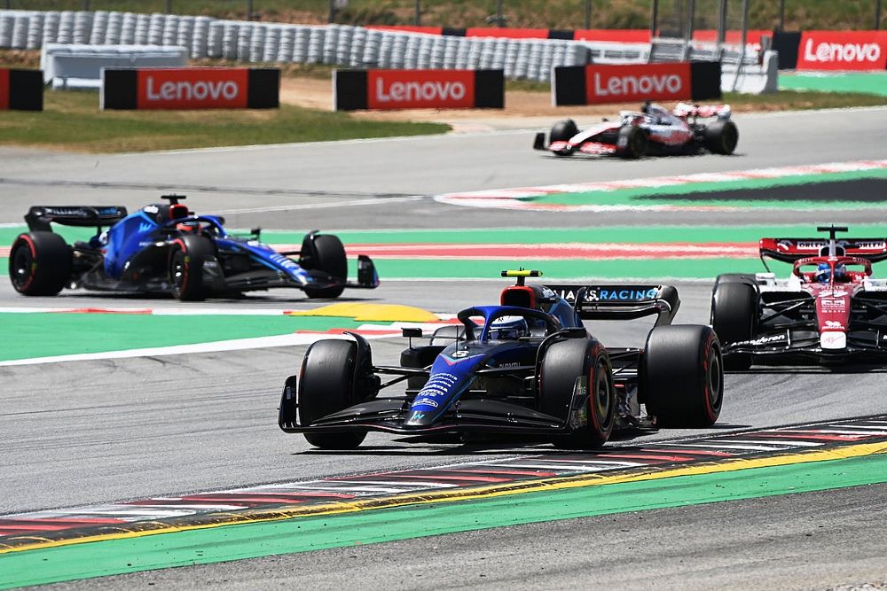 Nicholas Latifi, Williams FW44, Valtteri Bottas, Alfa Romeo C42, Nyck de Vries, Williams FW44