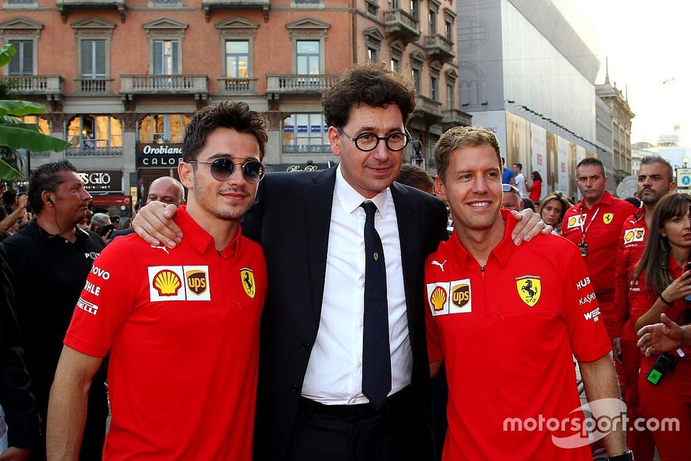 Zawstydzające rozmowy w Ferrari