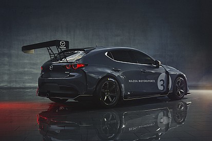 La Mazda3 TCR frena, il debutto posticipato al 2021