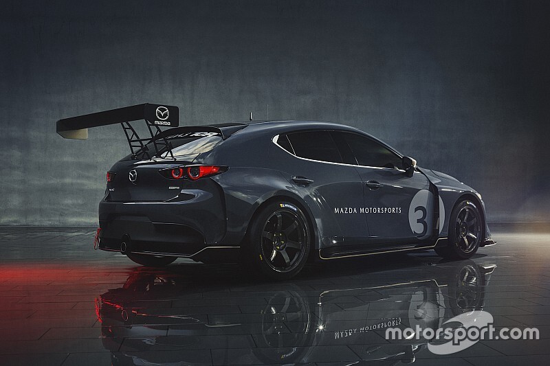 La Mazda3 TCR frena, il debutto posticipato al 2021