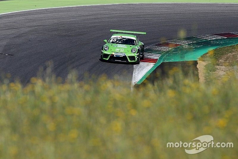 Dinamic Motorsport con un equipaggio ufficiale Porsche alla 9 Ore di Kyalami