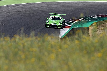 Dinamic Motorsport con un equipaggio ufficiale Porsche alla 9 Ore di Kyalami