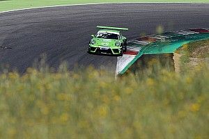 Dinamic Motorsport con un equipaggio ufficiale Porsche alla 9 Ore di Kyalami