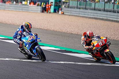 Rins vence a Márquez sobre la meta en Silverstone