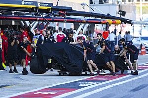 Albon blames gust of wind for qualifying spin