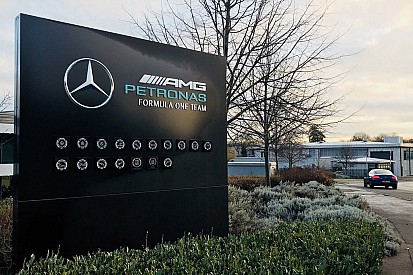 Mercedes despide a varios empleados por acusaciones racistas