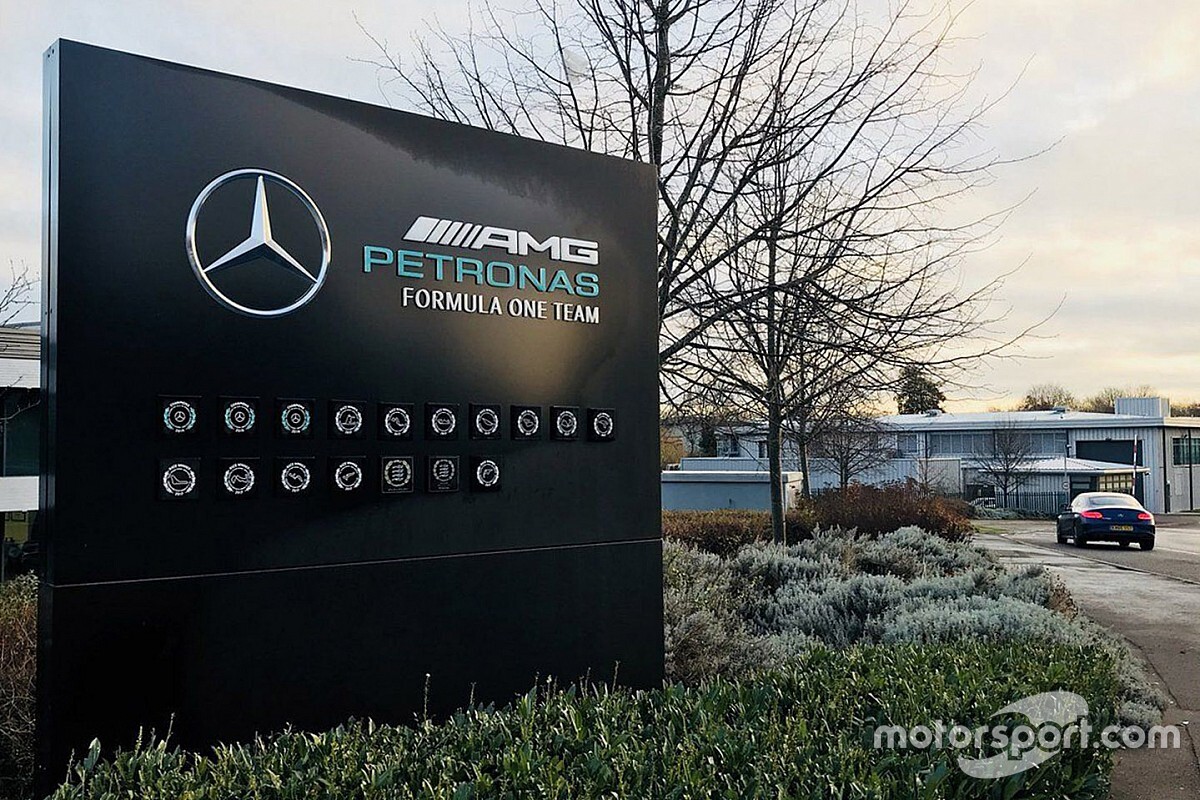 Mercedes despide empleados por racismo