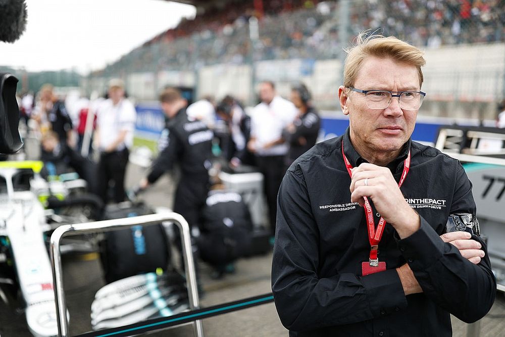 Tweevoudig wereldkampioen Mika Hakkinen op de grid