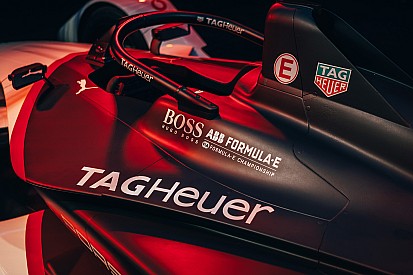 Porsche показала болид Формулы Е в новой расцветке