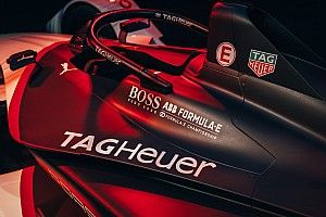 Porsche показала болид Формулы Е в новой расцветке
