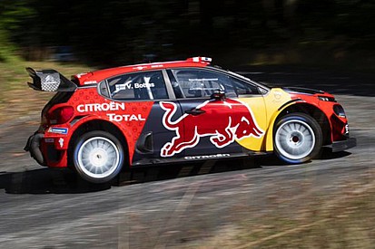 Bottas se entretiene probando el Citroen WRC mientras espera la renovación