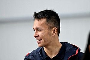 Gasly ve Albon yeni takımları için koltuk ayarı yaptırdı