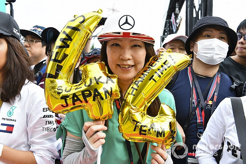 Egyre többen aggódnak a nézők miatt Japánban: jön a tájfun