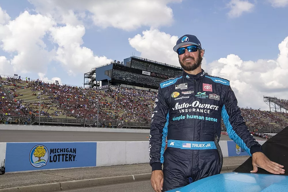 Martin Truex Jr., Joe Gibbs Racing, Toyota Camry Auto-Owners Insurance