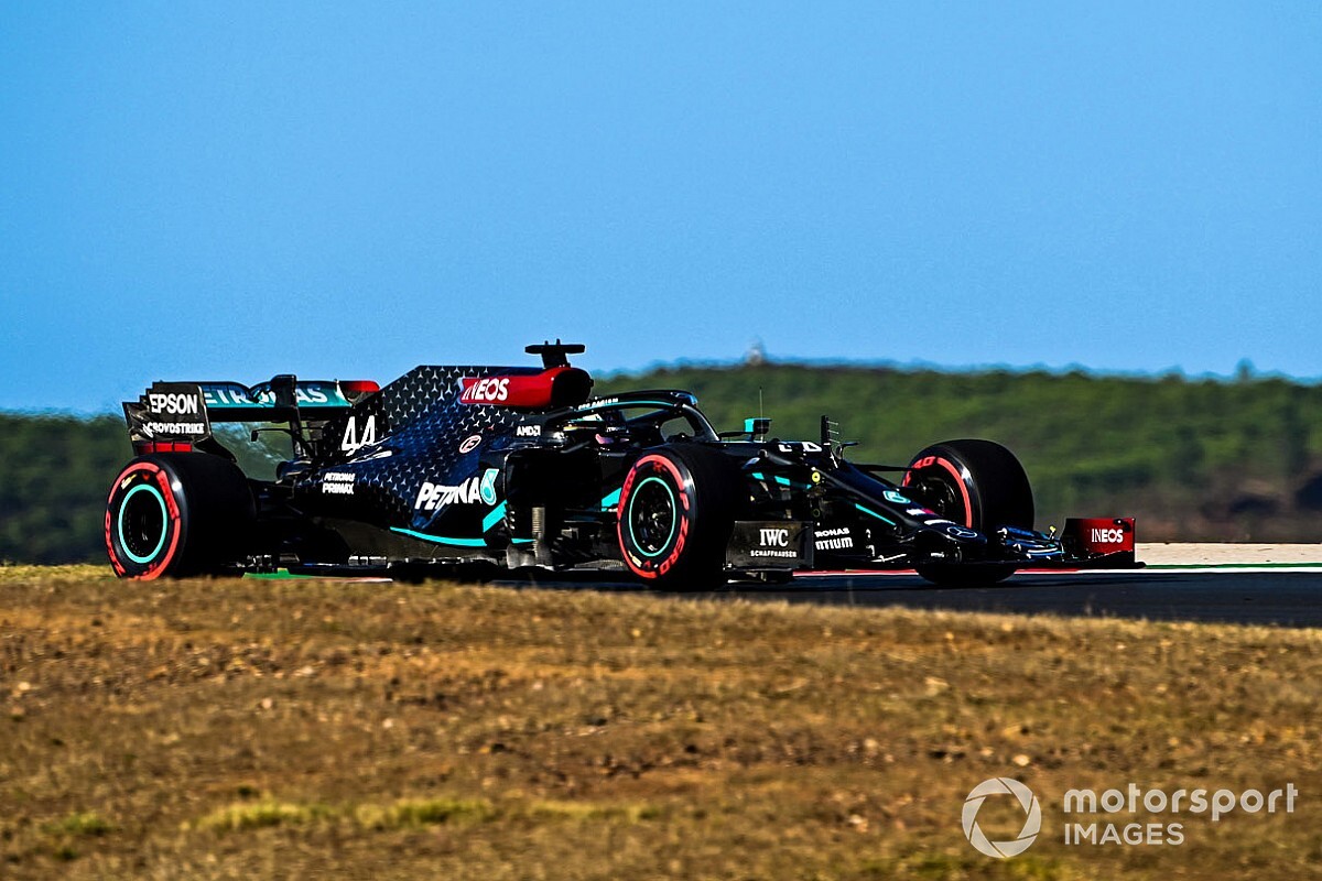 F1: Hamilton in pole a Portimao con le gomme medie!
