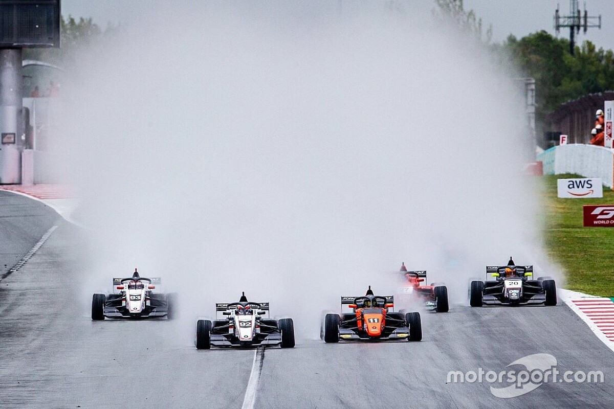 Formula Renault: Martins imprendibile a Barcellona