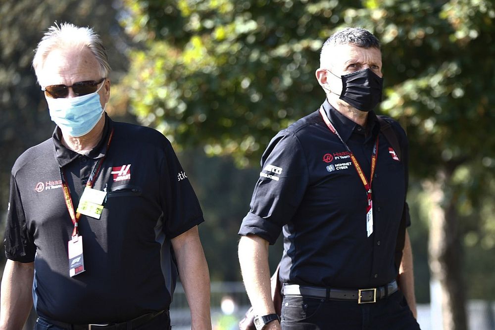 Guenther Steiner, teambaas Haas F1 and Gene Haas, eigenaar en oprichter Haas F1 