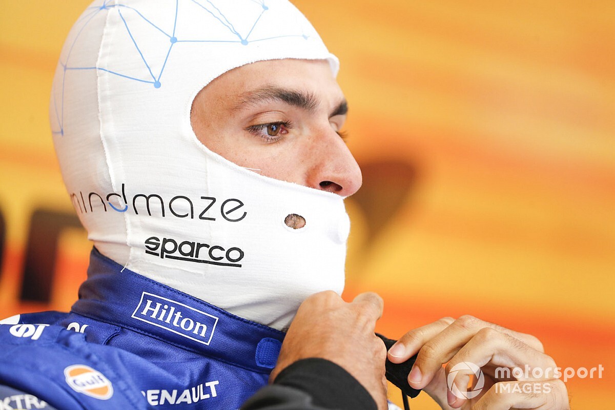 Sainz y su problema en Spa: "Fue un cilindro del motor… pero no me dejan decirlo"