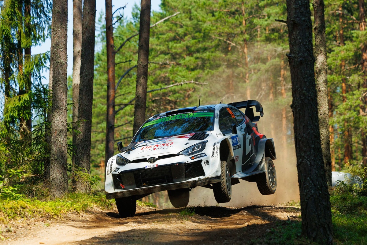 Solberg solide leader en Estonie, Tänak creuse l'écart sur Neuville
