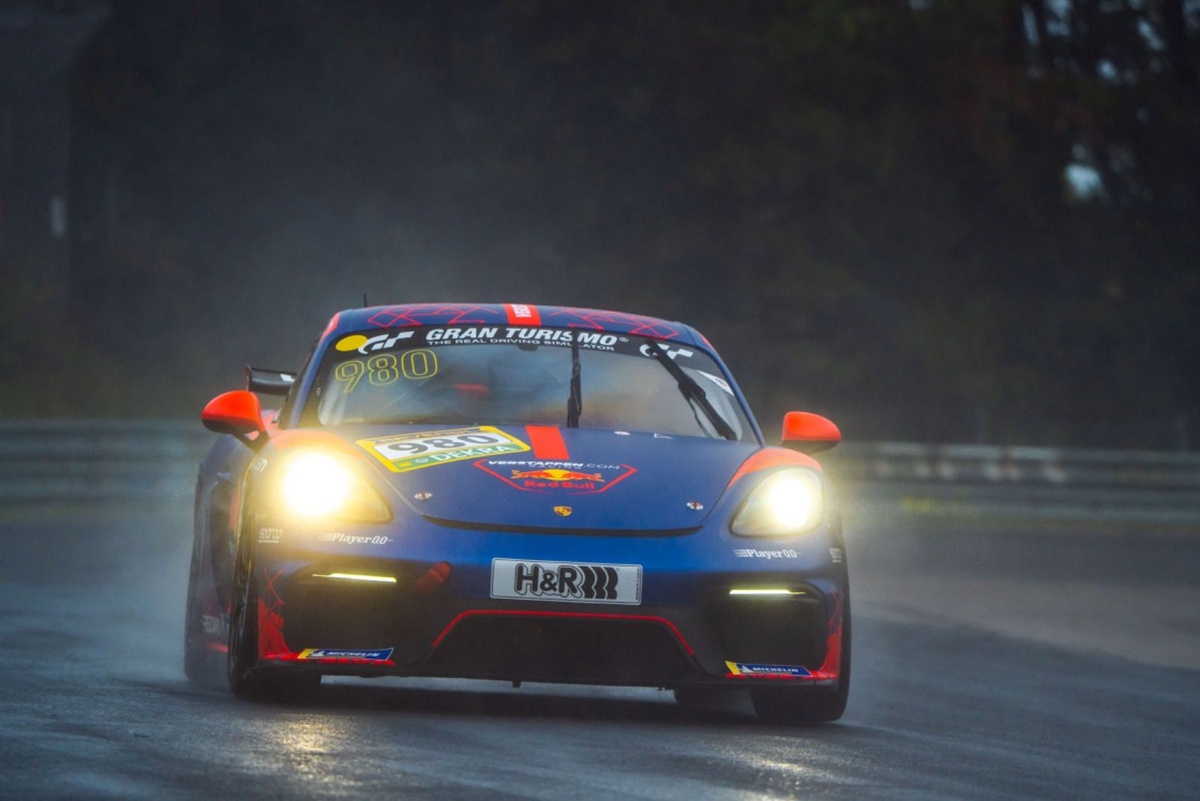 NLS | Vince Porsche-Falken, a Verstappen la licenza Nordschleife