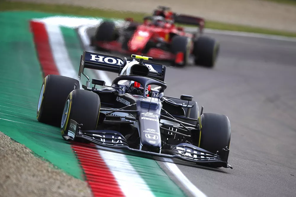 Pierre Gasly, AlphaTauri AT02, Charles Leclerc, Ferrari SF21