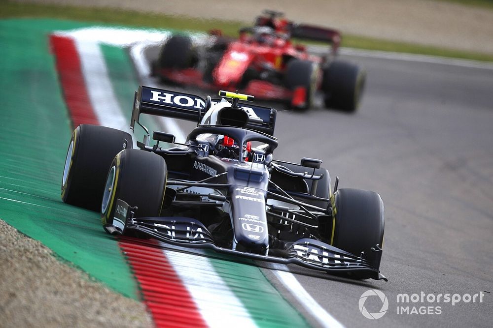 Pierre Gasly, AlphaTauri AT02, Charles Leclerc, Ferrari SF21