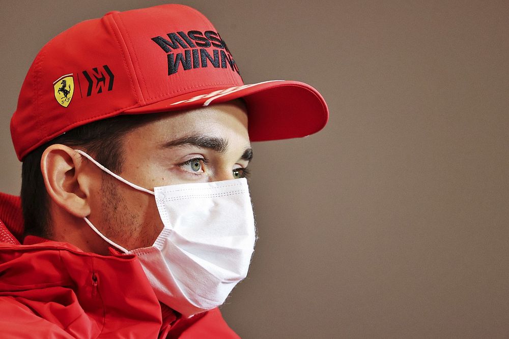 Charles Leclerc különleges sisakfestéssel áll rajthoz a hétvégén (kép)