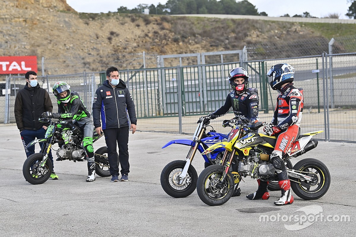 Vinales Pantau Langsung Latihan Timnya di Prancis