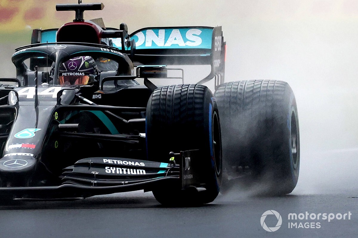Villeneuve: "Bottas da Hamilton'la aynı araca sahip ama o kazanamıyor"